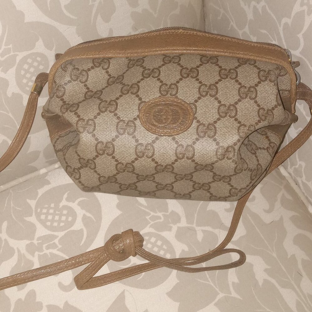Vintage Gucci barrel bag